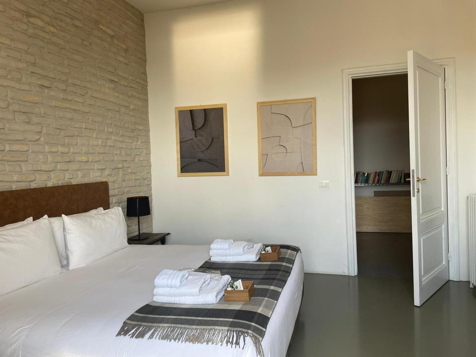 Stazione Termini 300 Mq Con Vista E Idromassaggio Apartment *